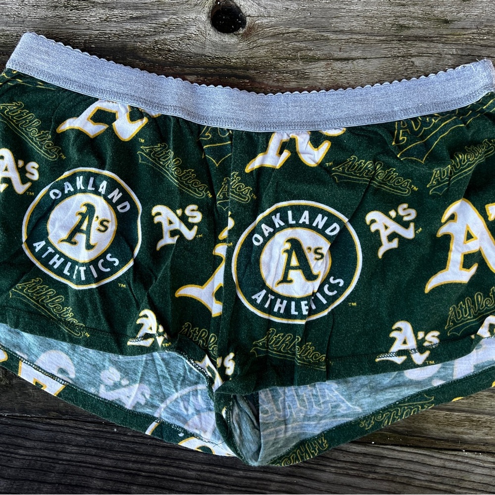 Vintage Oakland Athletics Green Shorts Size Large